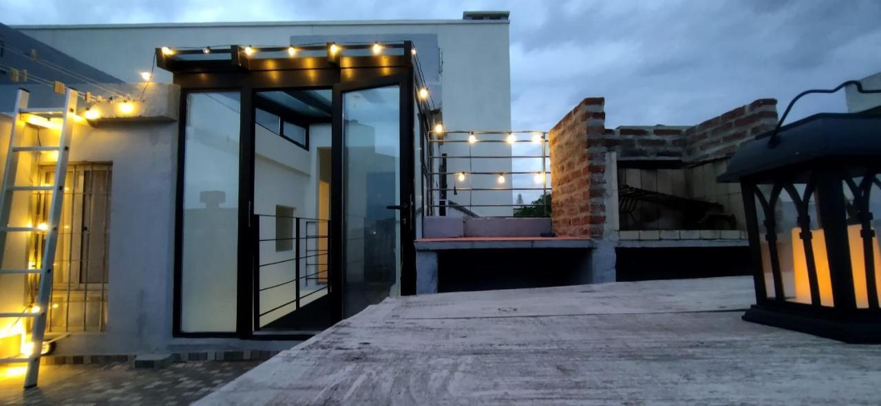 Villa House With Large Terrace, Jacuzzi And Gated Parking For One Car Montevideo Esterno foto